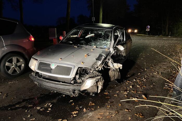 Personenauto's total-loss door frontale botsing