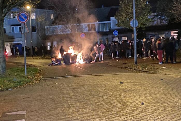 Honderden Cambuur-supporters dringen stadion binnen