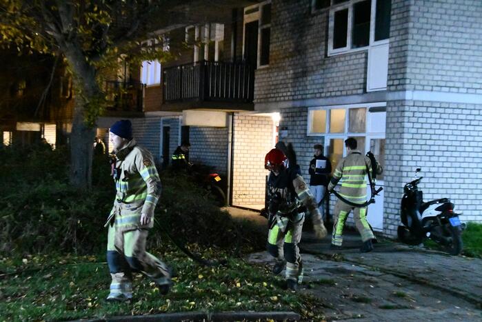 Brand in portiekwoning snel geblust