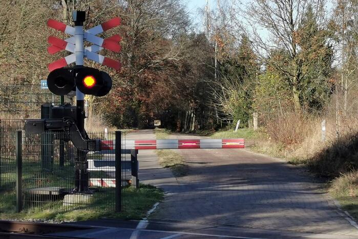 Treinen rijden stapvoets door overwegstoring