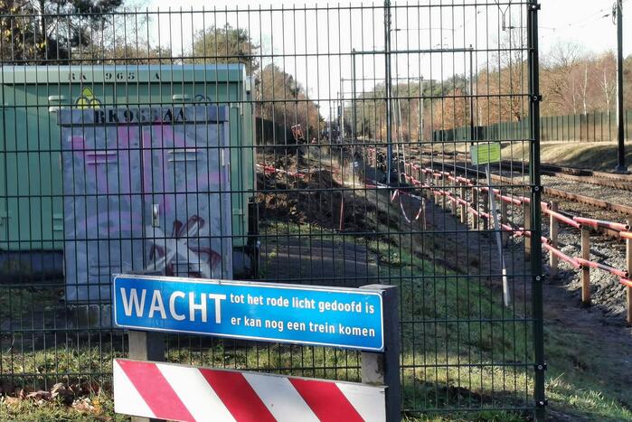 Treinen rijden stapvoets door overwegstoring