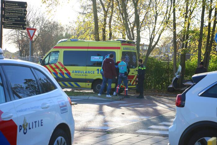 Scooterrijder gewond bij aanrijding met auto
