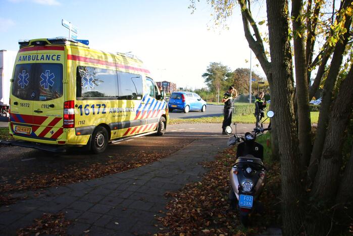 Scooterrijder gewond bij aanrijding met auto