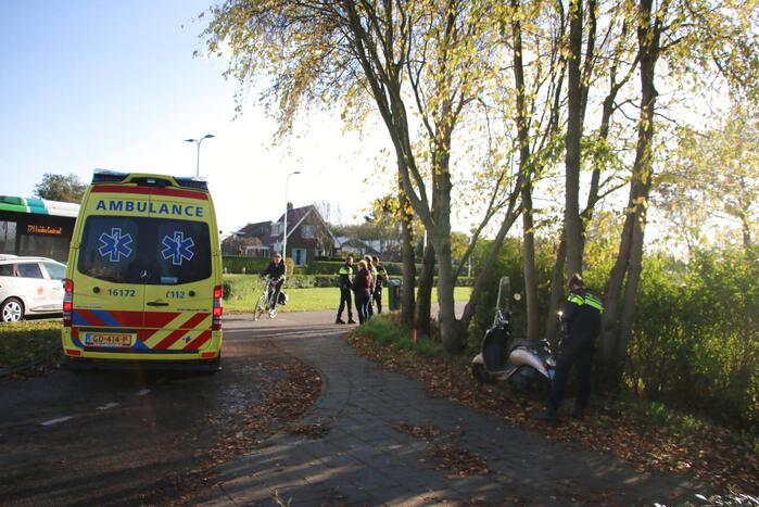 Scooterrijder gewond bij aanrijding met auto