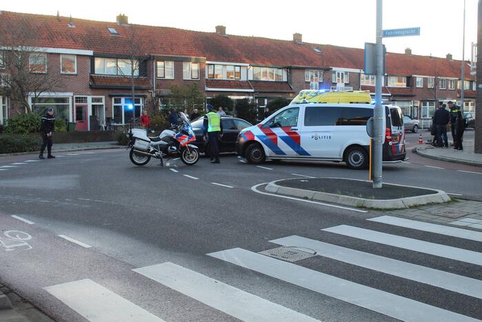 Fietser geschept door personenauto