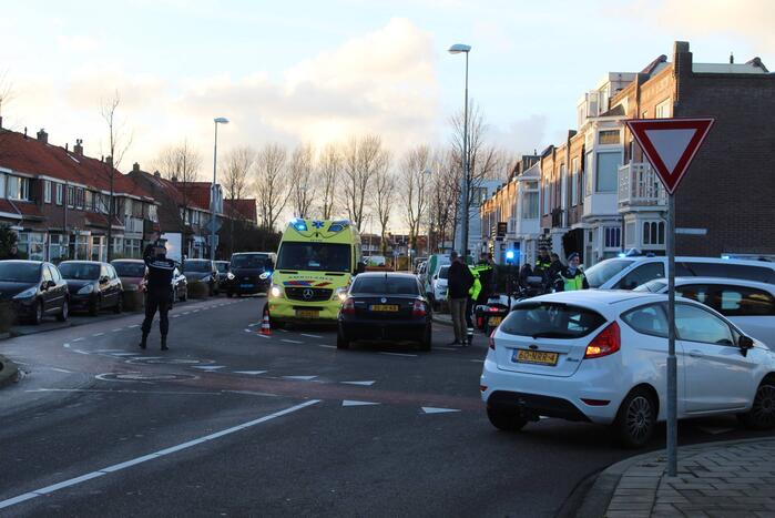 Fietser geschept door personenauto