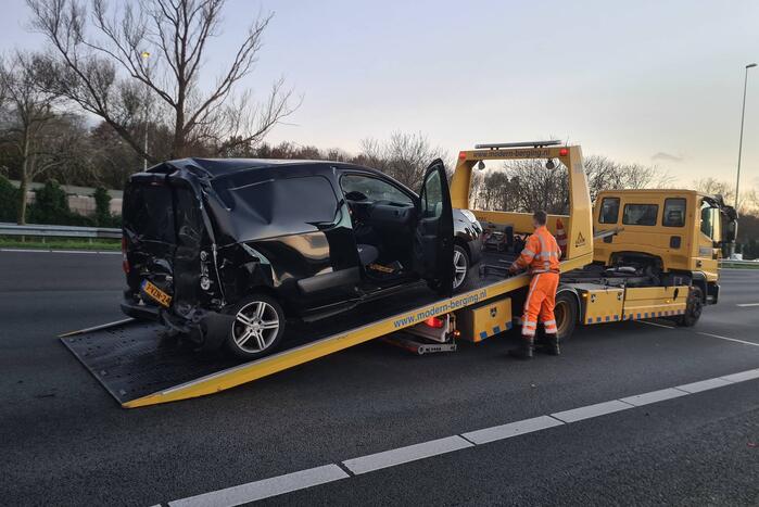 Flinke schade bij aanrijding op snelweg