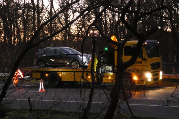 Snelweg bezaaid met brokstukken na botsing