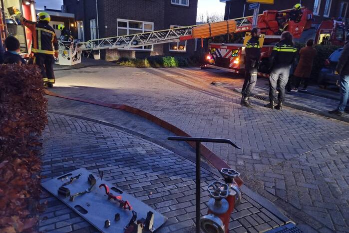 Brand in schoorsteen van woning