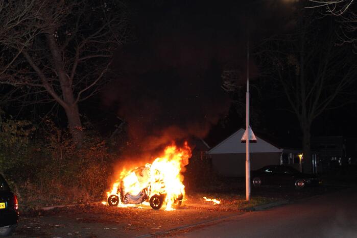 Auto volledig verwoest door brand