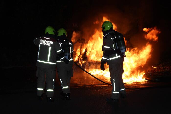 Auto volledig verwoest door brand