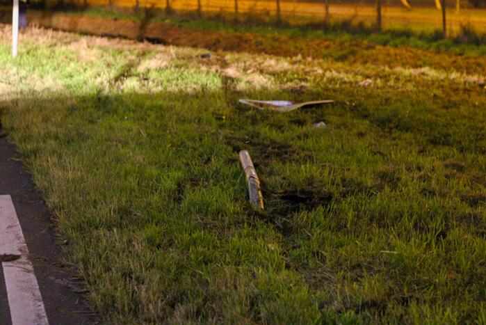 Auto belandt in het water