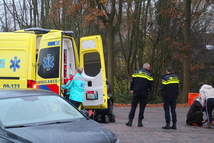 Fietsster gewond bij botsing met auto