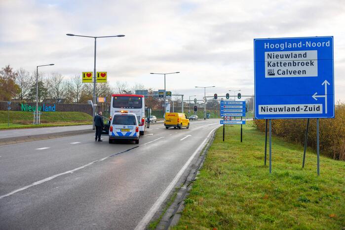 Lijnbus en DHL-bestelbus botsen met elkaar