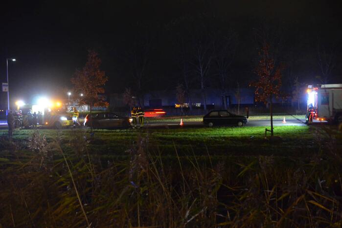 Persoon naar ziekenhuis door rookontwikkeling in personenauto