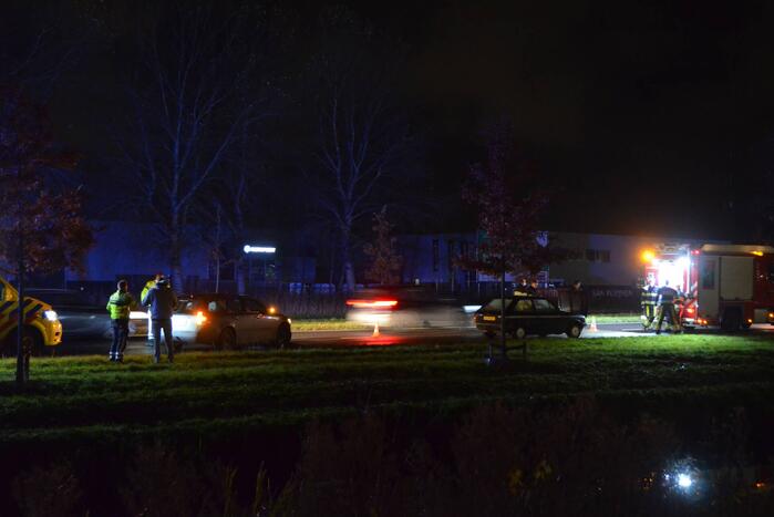 Persoon naar ziekenhuis door rookontwikkeling in personenauto