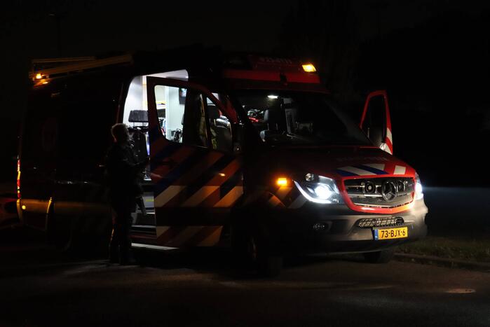 Bestuurster belandt in sloot met auto