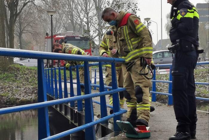 Verdachten voorwerpen uit het water gehaald