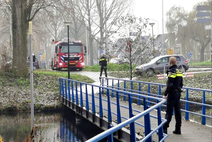 Verdachten voorwerpen uit het water gehaald