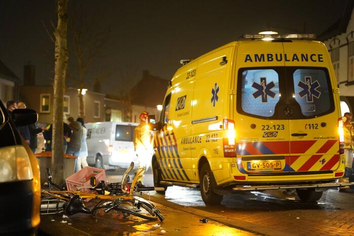 Drie fietsers gewond door ongeval met bestelbus