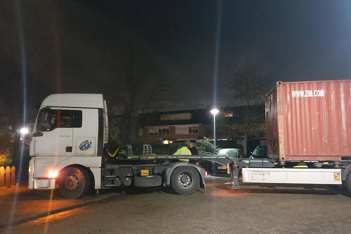 Diesellucht door brandstoflekkage in vrachtwagen