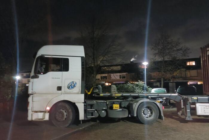 Diesellucht door brandstoflekkage in vrachtwagen