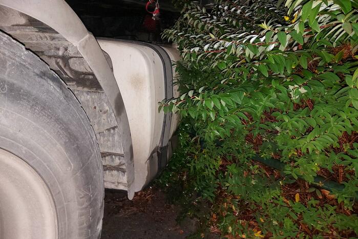 Diesellucht door brandstoflekkage in vrachtwagen