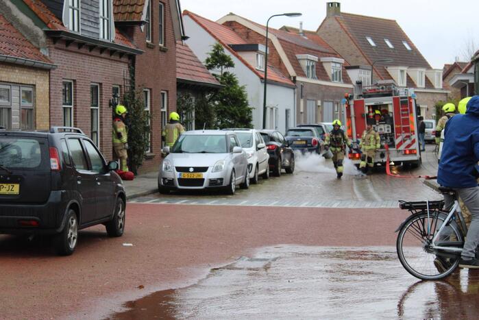 Brandweer blust schoorsteenbrand