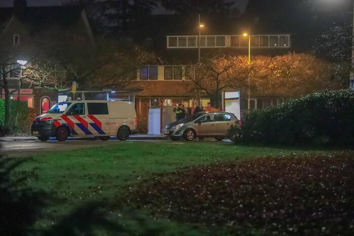 Agenten bemiddelen bij ruzie op straat