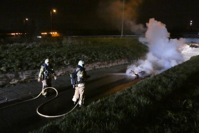 Bromfiets verwoest door brand