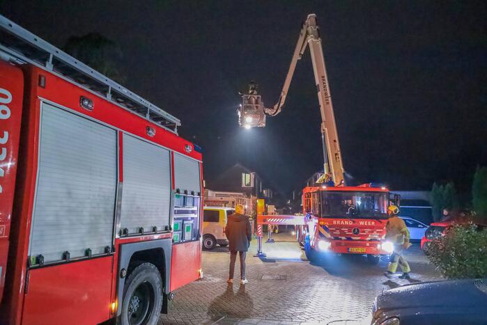 Brandweer blust schoorsteenbrand
