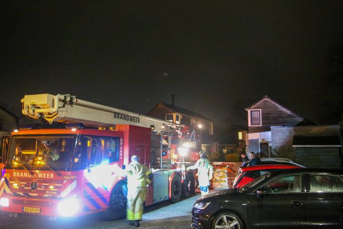 Brandweer blust schoorsteenbrand