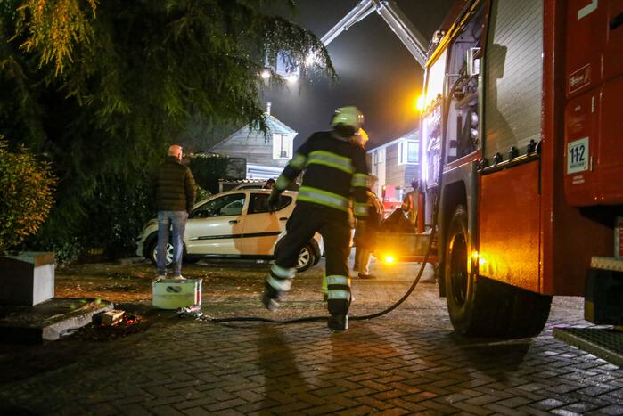 Brandweer blust schoorsteenbrand