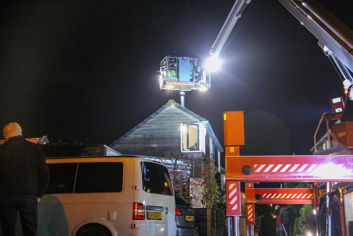 Brandweer blust schoorsteenbrand