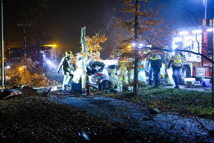 Automobilist zwaargewond bij aanrijding