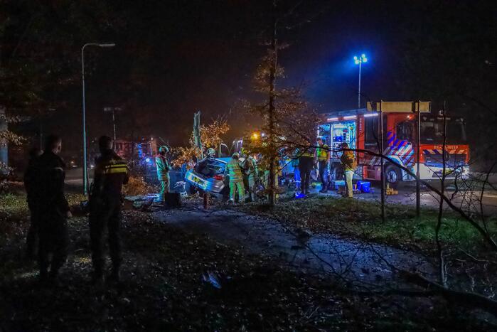 Automobilist zwaargewond bij aanrijding