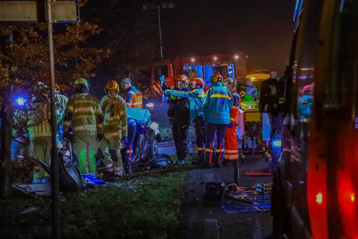 Automobilist zwaargewond bij aanrijding