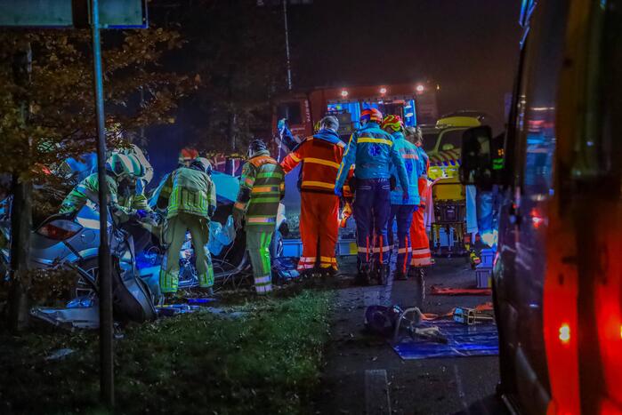 Automobilist zwaargewond bij aanrijding