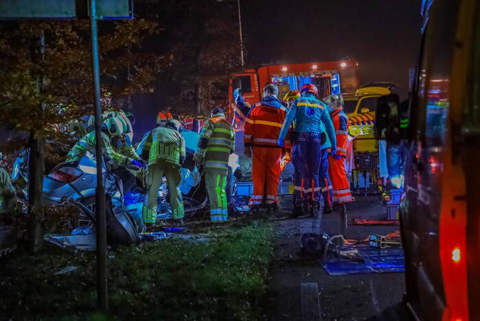 Automobilist zwaargewond bij aanrijding