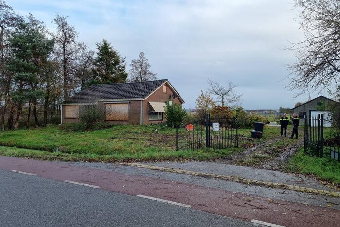 Politieonderzoek bij dicht getimmerde woning