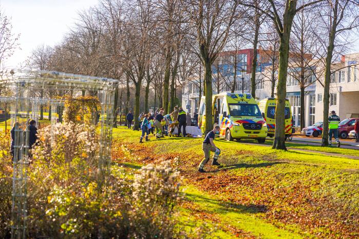 Traumahelikopter ingezet voor te water geraakt persoon