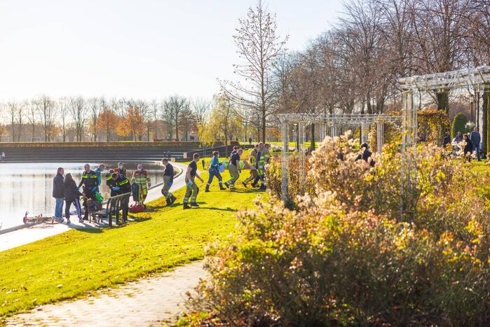 Traumahelikopter ingezet voor te water geraakt persoon