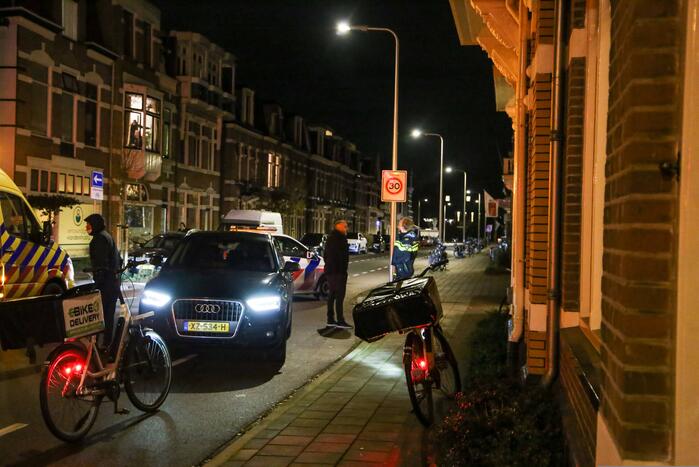 Maaltijdbezorger op e-bike aangereden door auto