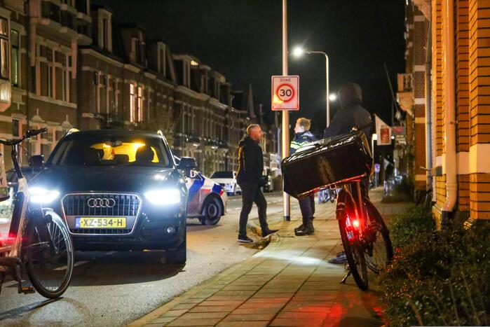 Maaltijdbezorger op e-bike aangereden door auto