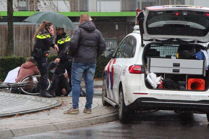 Fietser gewond bij aanrijding op rotonde