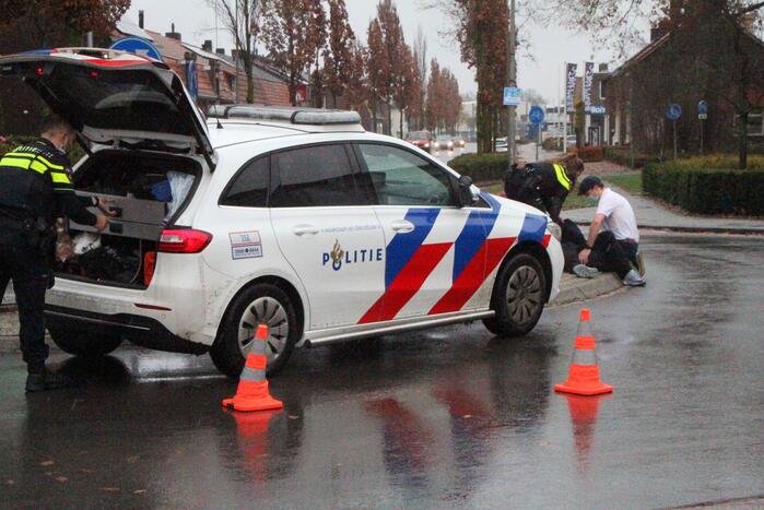 Fietser gewond bij aanrijding op rotonde