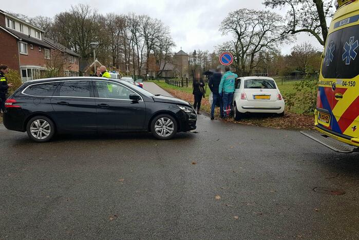 Auto's botsen op kruising