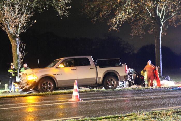 Meerdere voertuigen betrokken bij ongeval met beknelling
