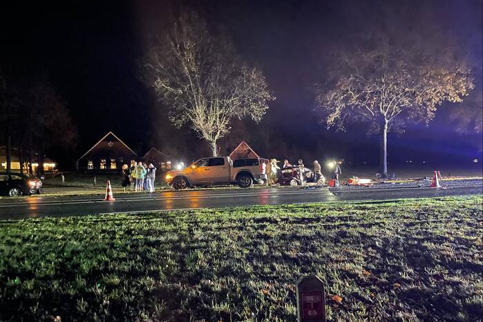 Meerdere voertuigen betrokken bij ongeval met beknelling