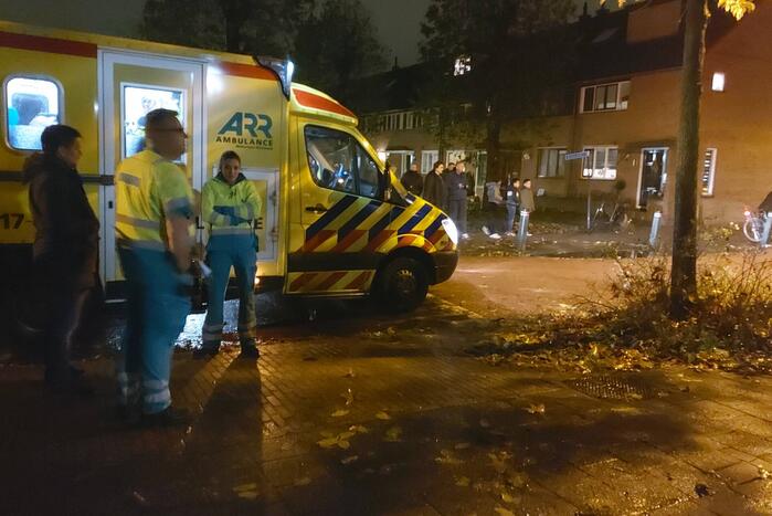 Bestelbus raakt te water